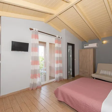 Tsolakis & Лаганас