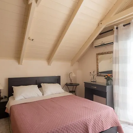 Tsolakis & Апарт-отель 2*