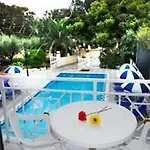 Tsolakis & Aparthotel 2*