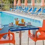 Tsolakis & Aparthotel 2*