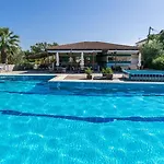 Tsolakis & Aparthotel