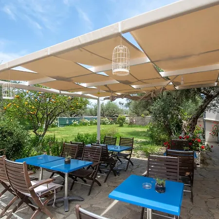 Tsolakis & Aparthotel 2*