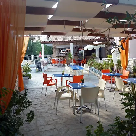 Tsolakis & Aparthotel 2*