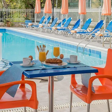 Tsolakis & Aparthotel 2*