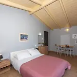 Tsolakis & Apartmanhotel Laganász
