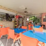 Tsolakis & Apartmanhotel 2*