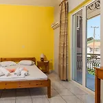 Tsolakis & Apartmanhotel Laganász